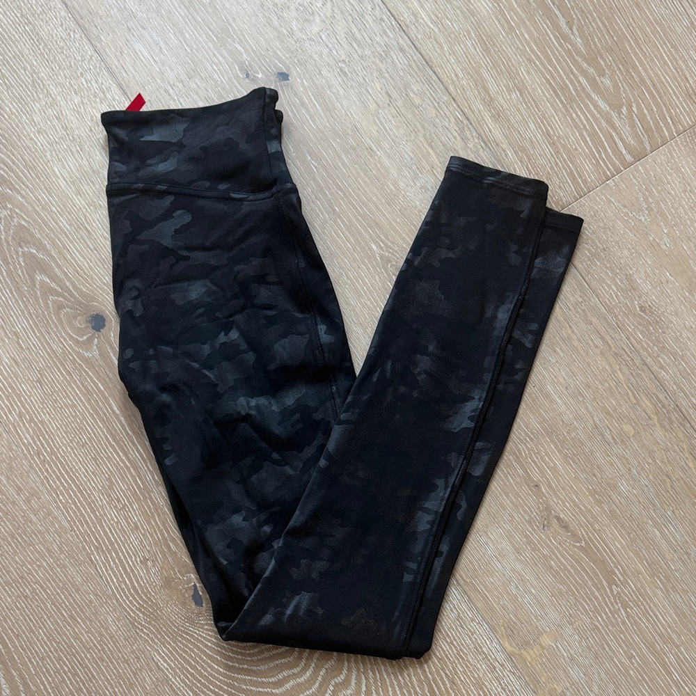 SPANX Faux Leather Black Camo Leggings Size Women’s Small 27-28” inseam